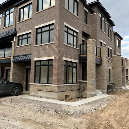 Apartamento Luxury Brand New Townhouse In Milton Ontario Exterior foto