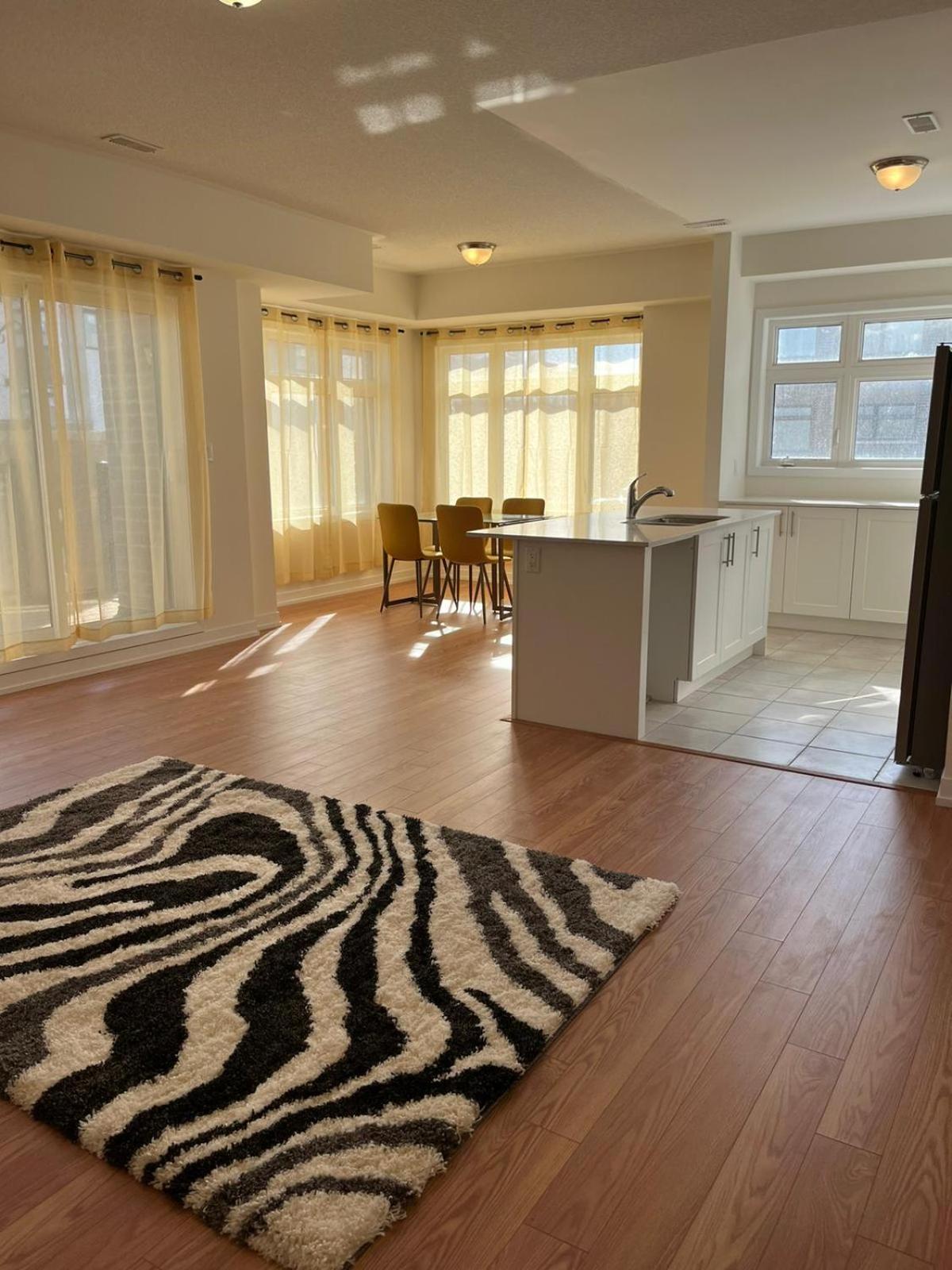 Apartamento Luxury Brand New Townhouse In Milton Ontario Exterior foto